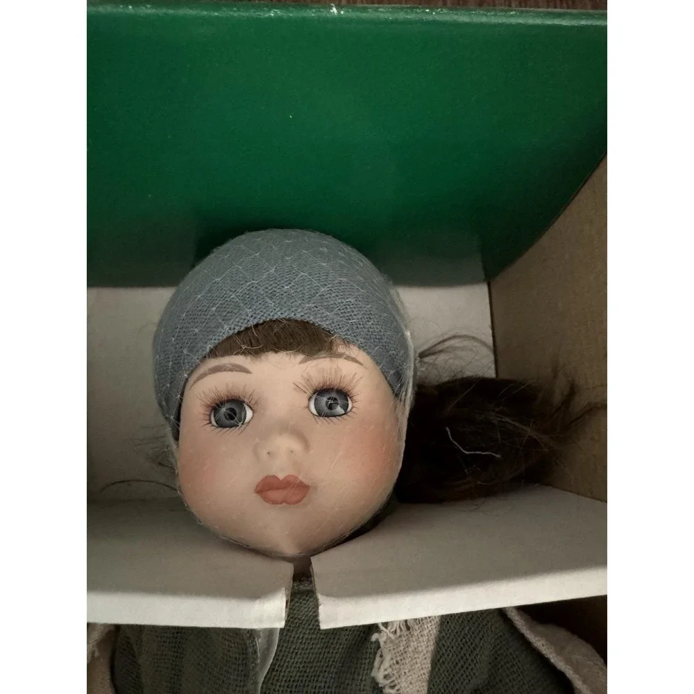 House of Lloyd Christmas Around the World THE LITTLE MATCH GIRL  New In Box Doll